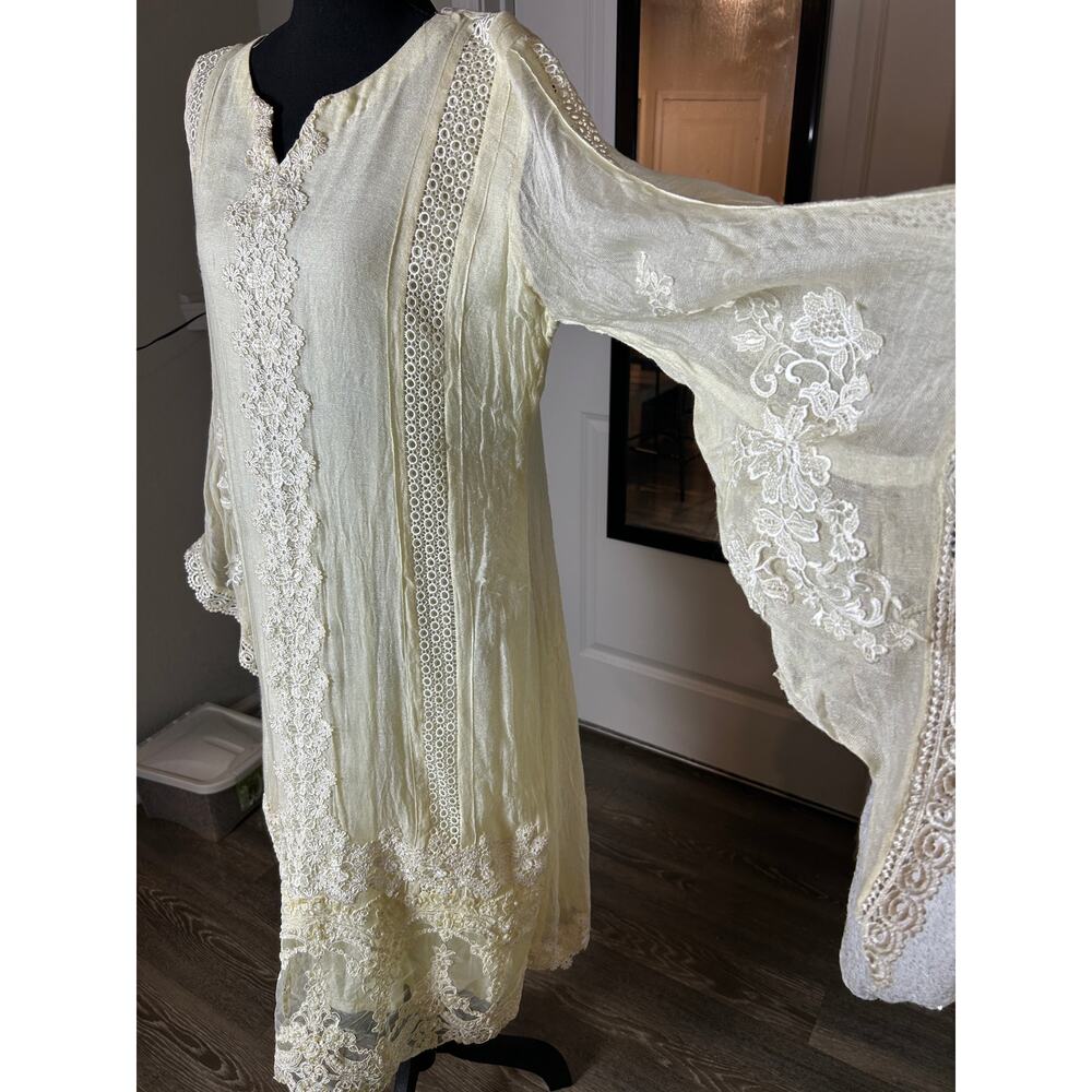 ✨ 1970s Angel Sleeve Boho Goddess Wedding Dress — Beading & Daisy Details - Picture 7 of 8